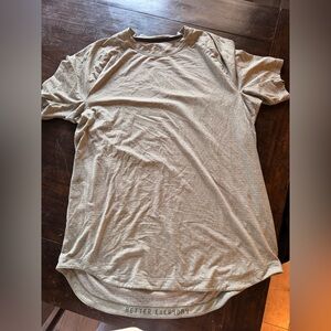 Men’s Lululemon shirt